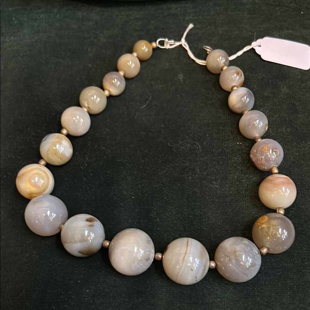Gray Natural Stone Beaded Necklace with Smooth Texture and Size Gradient